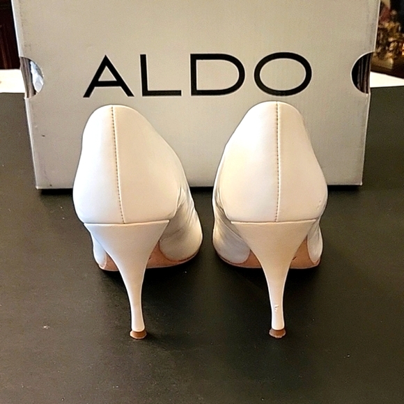 Elegant Aldo White Patent Leather Peep-Toe Heels, 9 - Picture 8 of 14